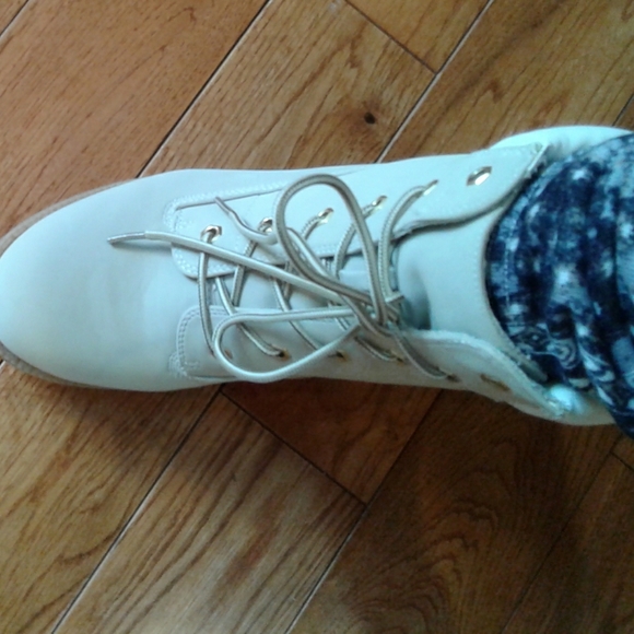 Boots - Picture 12 of 13